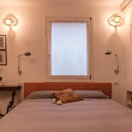 Apartmán Gold And Red - The Venetian Style With Terrace