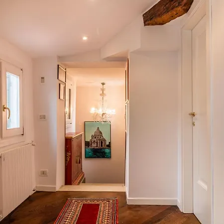 Apartmán Gold And Red - The Venetian Style With Terrace Benátky