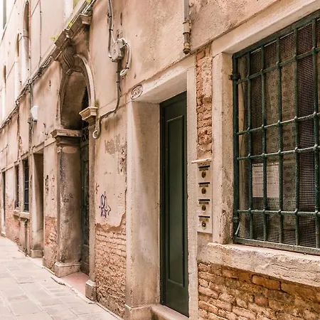 Gold And Red - The Venetian Style With Terrace * Venedig